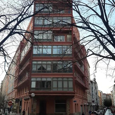A Puertas De La Catedral 90m2 Con Garaje דירה *
